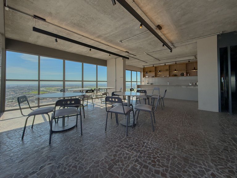 Hype 017 | 16ºA | Refúgio Urbano em Madeira e Luz