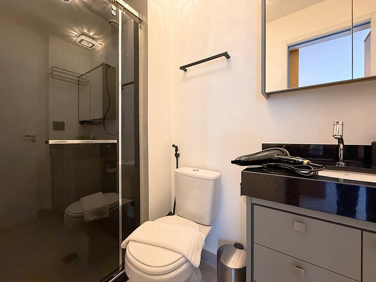 Hype 017 | 16ºA | Refúgio Urbano em Madeira e Luz